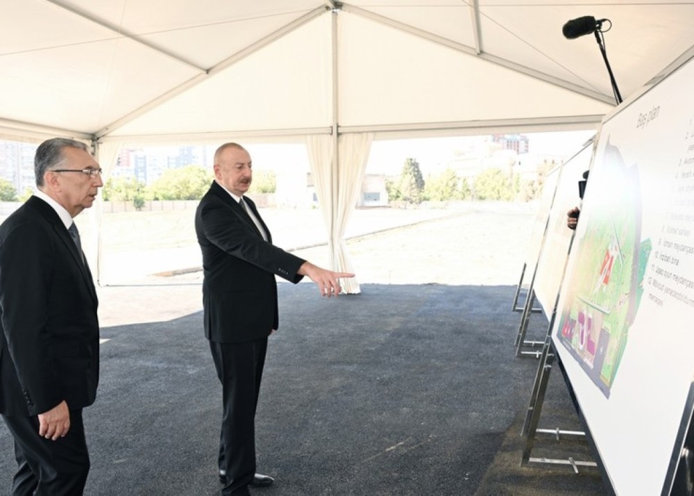 Prezident Bakıda yaradılan yeni parkda işlərin gedişi ilə tanış oldu -FOTOLAR